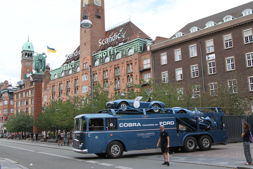 De historiske biler var en tur omkring Københavns Rådhus ved fredagens presse- og velkomst-møde.
(Foto: Motorsporten.dk)